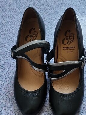 Wonders Black Mary Jane Pumps with Metallic Accent